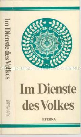 Hülle mit drei Musik-Kassetten mit Militärmusik, mit Broschüre
