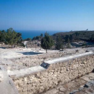 Kamiros (Rhodos). Oberstadt. Doppelläufige Zisterne, 6. Jh. v. Chr.