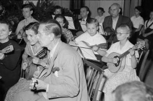 Volksmusikschule Friedrichshain: Franz Schubert Abend : Auftritte von Sängerinnen, Musikgruppen und Chören anlässlich des 125. Todesjahres von Franz Schubert