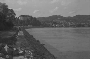 Grein: Schloss mit Donauhafen