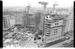 Kleinbildnegativ: Eröffnung, Marktplatz Kreuzberg, 1976