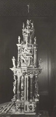 Altarpositiv mit Schreibpult. 1584 (Kriegsverlust) : Altarpositiv mit Schreibpult für die kurfürstliche Hauskapelle. Entwurf 1581, Fertigstellung 1584 (Kriegsverlust)