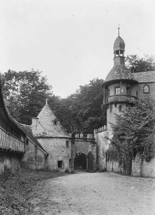 Schloss Rochsburg : Rochsburg. Schloss. Nord-Zwinger, Wehrgangmauer, Rundbastion und Torturm