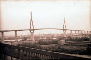 Hamburg: Fahrt über die Köhlbrandbrücke