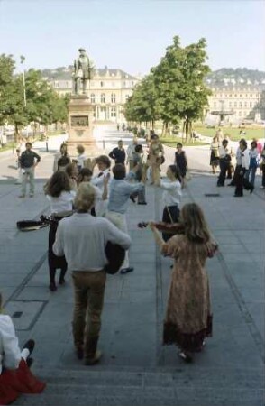 Suttgart: Folklore am Schlossplatz