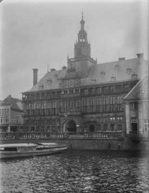 Rathaus : Front des Rathauses von Emden