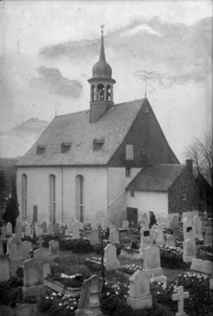 Dorfkirche und Friedhof