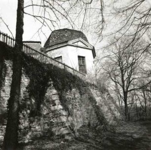 Lichtenwalde (Niederwiesa-Lichtenwalde). Schloß. Pavillon (A. 18. Jh.) mit Umfassungsmauer