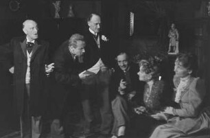 Szenenbilder aus der Komödie "Moral" von Ludwig Thoma an der Volksbühne Berlin