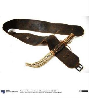 Gürtel mit Messer