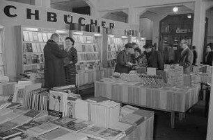 Messen & Mustermessen / Fachmessen & Messebesucher & Buchhandlungen & Bücher