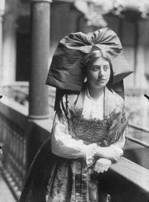 Straßburg, Frau in elsässischer Tracht