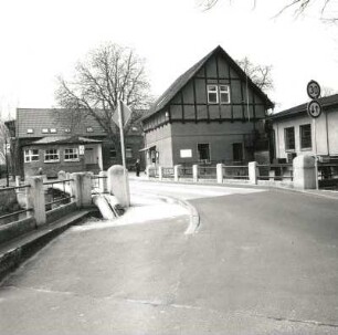 Schlepzig, Dorfstraße. Mühle und Wasserwerk (1901/1915). Straßenansicht