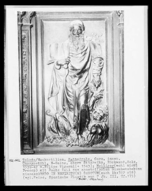 Trascoro de la catedral de Toledo, Nordseite, obere Sitzseite, Rückwand: Heiligenfigur