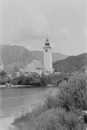 Dorfkirche : Turm einer Dorfkirche.