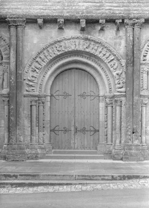 Saint-Hilaire — Archivolte