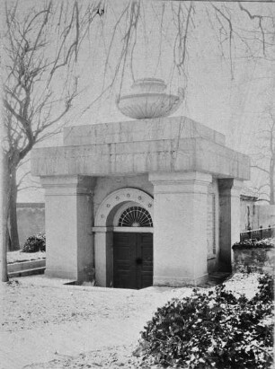 Mausoleum Grabmal