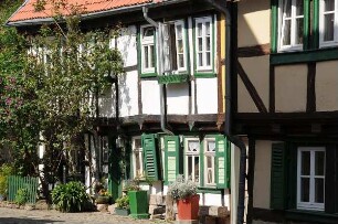 Altstadtsanierung in Halberstadt : Bei alliierten Bombenangriffen wurde die Fachwerkstadt am nördlichen Harzrand am 8. April 1945 zu 82 Prozent zerstört. Erst nach 1990 wurde die Innenstadt wieder aufgebaut, wurden viele alte Häuser saniert. Bild: Fachwerhäuser in der Altstadt. Aufgenommen in Halberstadt im Mai 2008