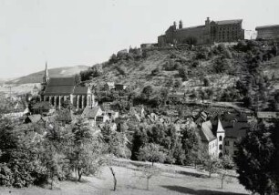 Kulmbach, Stadtansicht : Kulmbach. Stadtansicht mit Stadtpfarrkirche Sankt Petri und Plassenburg. Blick nach Nornordwesten