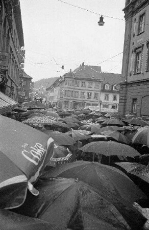 Eröffnung der probeweise eingeführten Fußgängerzone in der Pfinztalstraße zwischen Seboldstraße und Zunftstraße in Durlach