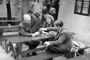 Sievering: beim Heurigen