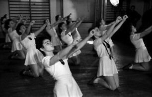 Bukarest: Anef, Hochschule für Leibesübungen, Mädchen bei der Gymnastik