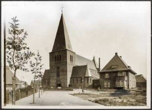 Niederlande, Hilversum. Blick von Westen auf die Heilig Hartkerk