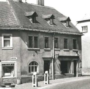 Colditz, Untermarkt 10. Wohn- und Geschäftshaus (A. 19. Jh.). Straßenansicht