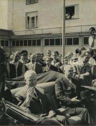 Bundespräsident Heinrich Lübke besichtigt das Notaufnahmelager Berlin-Marienfelde