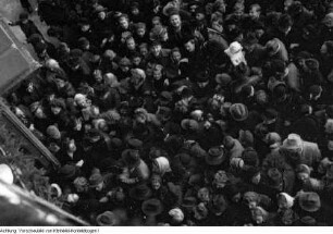 Dresden, Kurt-Fischer Platz (Olbrichtplatz), Nordhalle, Weihnachtsmesse, 1. Dezember 1950