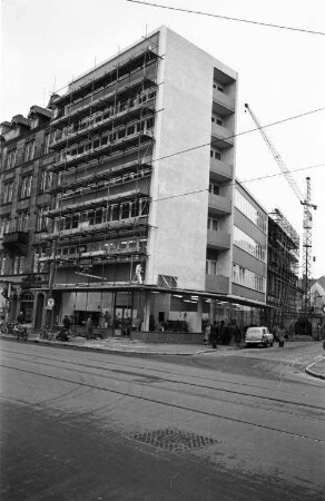 Eröffnung eines Neubaus der "Groß-Einkaufsgesellschaft Deutscher Konsumgenossenschaften" in der Adlerstraße/Ecke Kaiserstraße.