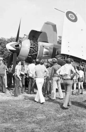 Freiburg: Sea Fury-Maschine und Publikum