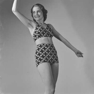 Frau im Bikini