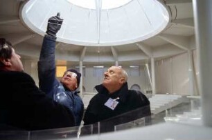 David Nelson (Foster and Partners), Claude R. Engle III (US-amerikanischer Lichtplaner) und Norman Foster