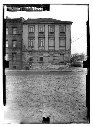 Potsdam, Yorckstraße. Wohnhaus. Straßenfront