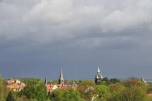 Quedlinburg - Stadtübersicht : Stadtübersicht vom Münzenberg mit dem Lindenbeinturm (rechts), aufgenommen in Quedlinburg am 14. April 2014. Foto Uwe Gerig