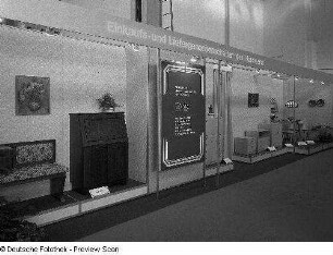 Leipzig. Leipziger Herbstmesse, 1983. Raumaufnahme. Ausstellungskoje der Einkaufs- und Liefergenossenschaften des Handwerks