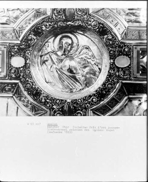 Der Hochaltar des Aachener Münsters — Pala d'Oro Ottos III. — Evangelistensymbol zwischen den Reihen: Engel