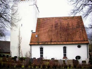 Kirche von Süden-Kirchturm im Kern Spätromanischer Westturm-Langhaus 1486 neu erbaut-Barock überarbeitet