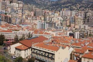 Monte Carlo - Stadtübersicht : Blick vom Schloss-Felsen auf Altstadt (vorn) und neue Wohn-Geschäftsviertel von Monte Carlo, aufgneommen 2006