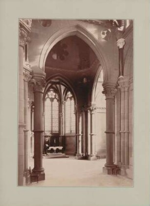 Altarraum.