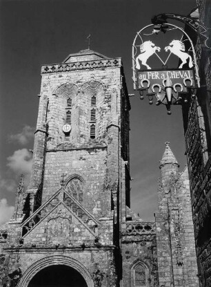 Turm der Kirche in Locronan, Bretagne