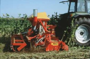 Fotografie: Drillkombination, Bodenfräse, Breitsaat, Drillmaschine, Pneumatische Verteilung