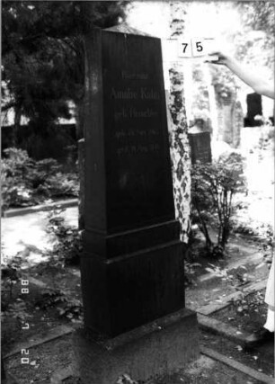 Grabstein 75