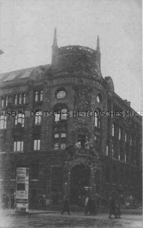 Das beschädigte Redaktionsgebäude des "Berliner Tageblatts" (Mossehaus)