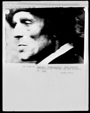 Fotostudie zu "Männer vor der Kirche"