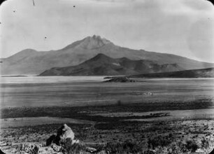 Cerro Tunupa und Salar de Uyuni : Blick auf den Cerro Tunupa von Norden und den Salar de Uyuni.