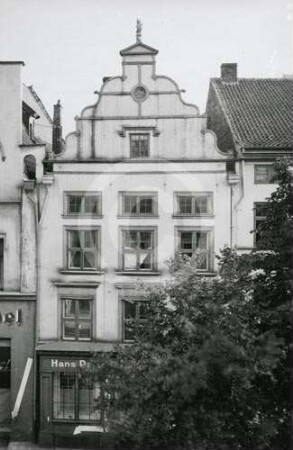 Fassade des Bürgerhauses Heilig-Geist-Strasse 12 in Elbing