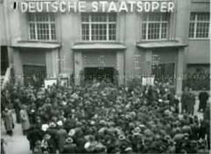 Vereinigungsparteitag von KPD und SPD in der Berliner Staatsoper (Admiralspalast)