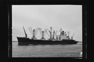 Bayernstein (1968), Frachtschiff (reefer), HAPAG, Hamburg, Bau-Nr. 933
